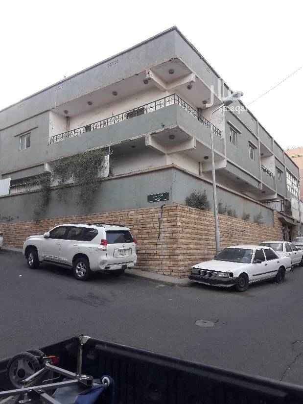 1604517 بسم الله الرحمن الرحيم
والصلاة والسلام على خير خلق الله محمد بن عبدالله وعلى من اتبع هداه...
للبيع في قلب مدينة أبها عدد 3 عمائر دورين كل عمارة مدخل مستقل وكل عمارة منفصلة عن الأخرى ومبنى كبير خلفها مقامة على أرض بمساحة 1400م تقريباً على 3 شوارع وممر بصك واحد عمرها أكثر من 35 سنة في مكان مرتفع قريبة من مسجد الراجحي وقريبة من جميع الخدمات والمدارس...
المطلوب 1800000
للاستفسار الإتصال على الرقم 0555755426