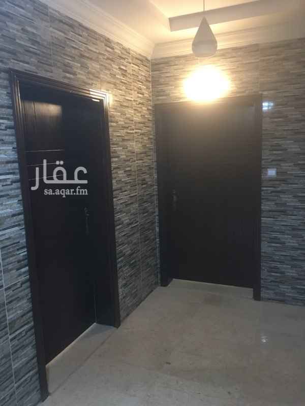 1642703 ٤ غرف و٣ دورات مياه نظيفه جداً في الدور الأول مدخلين وعداد مستقل ..
يفضل تكون العائله لاتزيد عن أب وأم وطفل
الماء والكهرباء على المستأجر ..