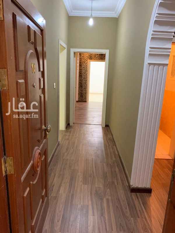 1589824 شقة للايجار بحي السامر خلف محطة الاماكن
٣-غرف ١-صالة ٢-حمام ١-مطبخ
يوجد باركيه بالشقه