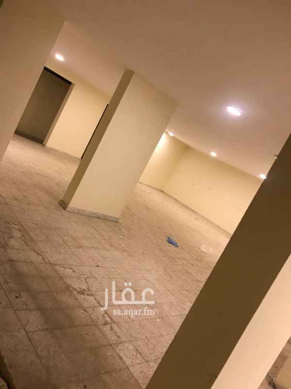 1428350 مستودع للايجار مساحة 110 م بحي الخالدية دور ارضي الطول 11و نص متر و العرض 9 ونص متر الارتفاع 270 سم المدخل مع المواقف الدور الارضي