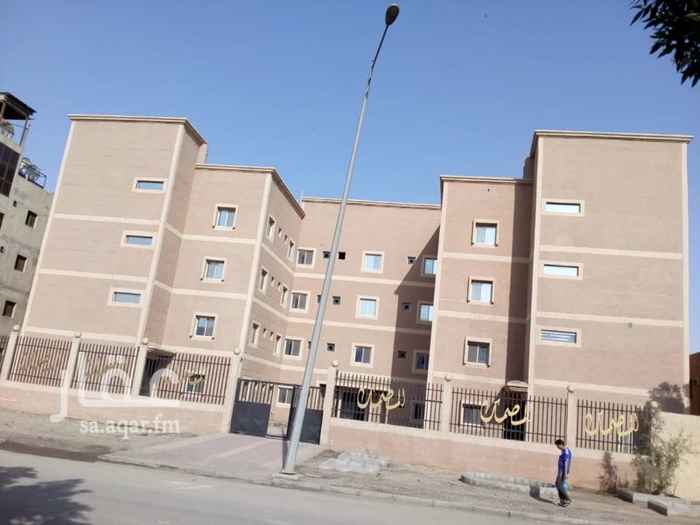 1285499 ، يوجد عمارة في الصناعية الثانية بالدمام للايجار ، العمارة مكونة من اربعة ادوار و كل دور يوجد فيه 19 شقة (غرفة + حمام) ويوجد ثلاث مداخل للعمارة بالكامل و مجموع الشقق في العمارة مكون من 75 شقة ، العمارة للايجار بالكامل او بالدور او بالشقة ، العمارة جديدة و لم تسكن من قبل وصالحة للشركات و سكن العمال ، للاستفسار الرجاء التواصل مع الرقم المسجل اعلاه او عن طريق البريد الالكتروني : Alkhaldi.amer@gmail.com بالنسبة للاسعار تختلف على حسب الطلب. وتوجد الصور ولتفاصيل اكثر الرجاء الاتصال.