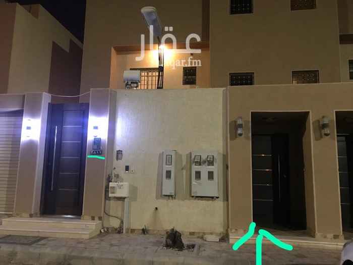 1505655 شقة في السطح مكونة من مجلس و غرفتين وصالة مكيفات ومطبخ راكب
يوجد سطح صغير لها
المدخل مسترك