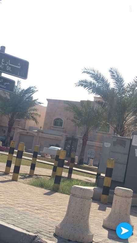 1301858 فيلا دبوكس من الامام تصميم راقي جدا ودرجً ملفوف ومساحات واسعه وسكاي لايت ومن الخلف 3 شقق كبار ايجار الواحد 25 الف وملحق ب 12 الفسنويا
يصلح العقار لعائله تسكن وتستثمر