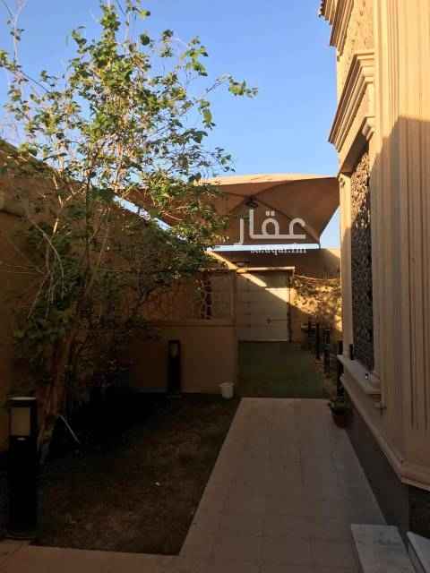 1506836 تتكون الفله من ٣ ادوار
الدور الارضي يتكون من مجلس رئيسي +صالة طعام+دورة مياه مع مغاسل رجال +صاله رئسيه +مجلس نساء مع دورة مياه +مجلس عائليم مع دورة مياو+بوفيه مع مطبخ رئيسي الدور الاول
جناح رئيسى (غرفة نوم+صالة جلوس +دورة مياه)+غرفتين مع حمام+غرفتين مع حمام+غرفه خاصه مع حمام صاله رئسيه الدور الثاني
مجلس شعبي+غرفة اطفال+مطبخ+دورة مياه+صاله صغيره
جناح خاص للخادمات غرفة نوم +دورة مياه مع غرفة غسيل مع غرفة كوي
المساحه الخارجيه
غرفه للسائق +ملحق خارجي (شعبي)مدخل سياره
يوجد اصنصير(لفت