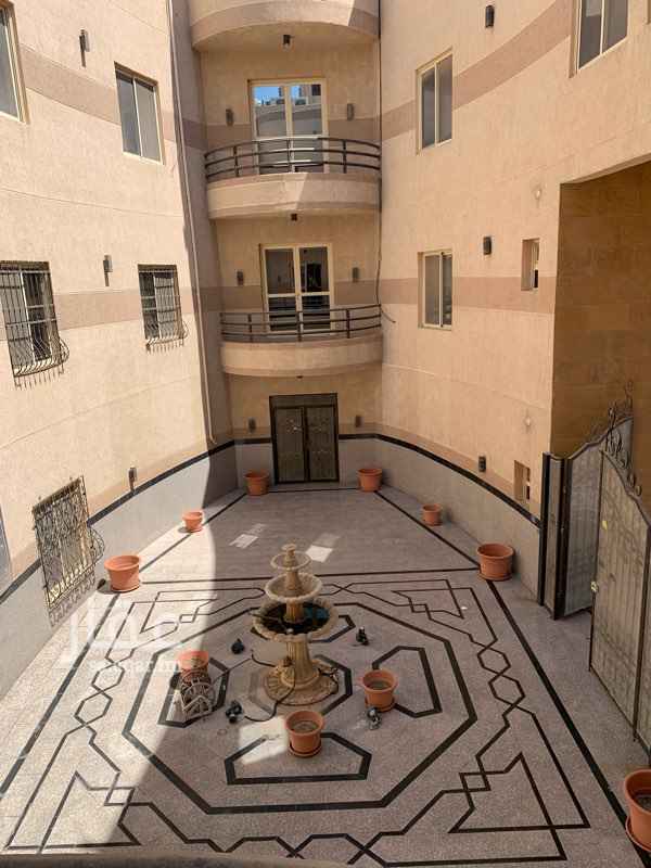 1760599 شقة فاخره العماره اغلبها ملاك وراقيين وهدوء والشقه مستقله من الجدران ومريحه ليست تجاريه مكونه من:
- ٤ غرف نوم واحده منهم ماستر بحمام
- ١ صالة مع مطبخ مفتوح راكب فخم وليس تجاري
- ١ مجلس رجال
- ١ مقلط
- ٤ حمامات
-غرفة خادمة
- غرفة سائق
- مكيفة مكيفات جري
عمارة هادئة وراقيه قريبه من الخدمات وكورنيش الدمام ممكن نتفاوض بالسعر لو الدفعه مقدمة لسنة كامله
Very nice flat 4 bedrooms 3 leaving rooms with an open kithchen 4 tiolets airconditioned and kitchen built in