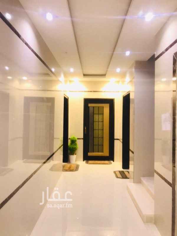 1510553 شقة للايجار في عمارة في الدور الثاني تتكون من :
ثلاث غرف احداهم رئيسية
صالة
٣ دورات مياه
مطبخ راكب
مكيفات راكبة
ويوجد مصعد
مطلوب الايجار فيها ٢٨ الف ريال