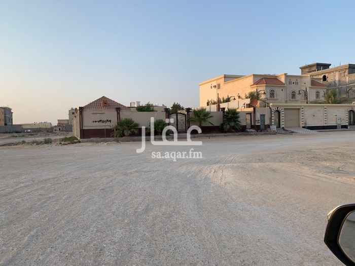 1575589 دور ارضي كامل مساحة الارض ٨٧٥. يتكون من قسمين داخلي عبارة عن غرفتين + صالة + مطبخ تصميم امريكي( المطبخ راكب ) + حمامين + مسبح مغطى + حديقة. القسم الاخر عبارة عن مجلس مساحة كبيرة يكفي لايقل عن ٢٠ شخص + دورة مياة + غرفة + مطبخ خارجي صغير. المبنى يمكن استخدامة سكن خاص او استراحة. يوجد غرفة سواق منفصلة خارجية. من المميزات سهولت الدخول و الخروج من الحي باتجاة الشوارع الرئيسية. مقابل للمسجد. مقارب لشارع التجاري.