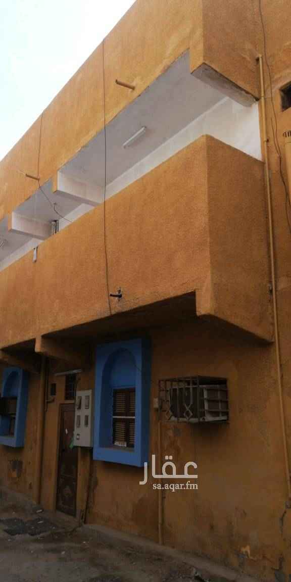 1381457 بيت مسلح حي الجامعه الشعبي بدون صك قريب شارع بغداد واجهة شمال شرق دورين الدور الأول شقة من اربع غرف والدور الثاني شقتين مؤجر بالكامل ب ٢٤٠٠ ريال السعر ٣٠٠٠٠٠ ريال قابل للتفاوض رقم صاحب العقار للتواصل 0505359469