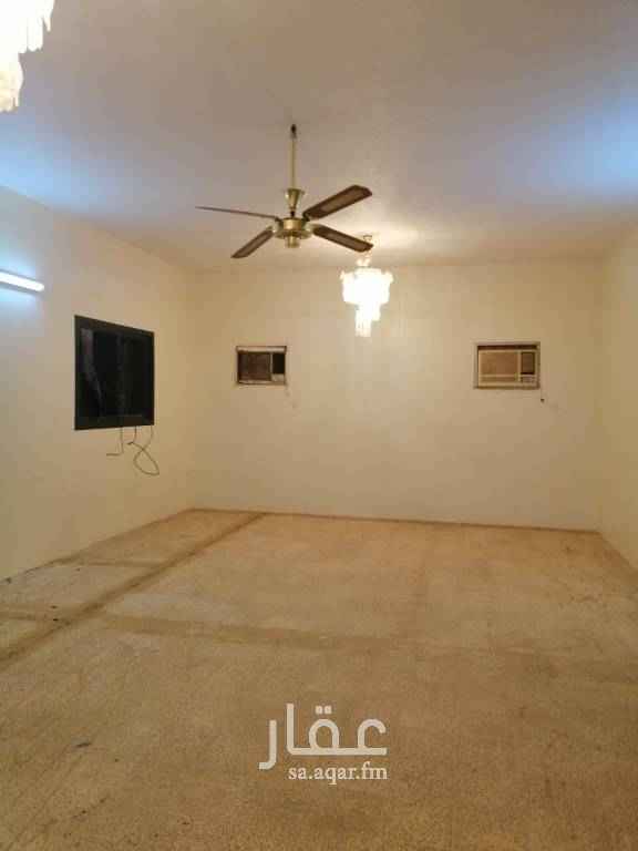 1595335 دور أرضي كبير يوجد به ملحق خارجي مشب بدورة مياه ومدخل للسيارة ومجلس رجال كبير ٦#٨ و مقلط كبير وصالة نساء كبيرة