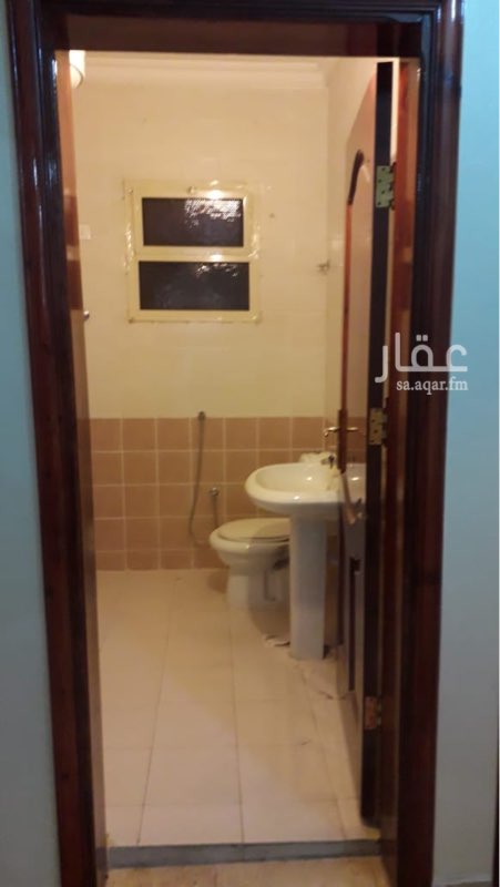 1476386 للايجار شقه ٤ غرف بدون صاله بمطبخ و٣ حمامات دور ارضي مرتفع مستخدمه بالمنارات ايجارها ١٧ الف كما يوجد غاز مركزي بقيمه سنوية ٤٠٠ ريال