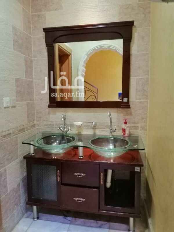 1206880 فيلا للايجار بحي الوادي
غرفة سواق ومدخل سيارة
مجلس ومقلط وصالة ومطبخ و2 حمام
غرفتين نوم ماستر و3 غرف بينهم حمام
وصالة ومطبخ
السطح غرفة شغالة وغرفة غسيل وحمام
للتواصل
0545007933
0502949013
0506500807