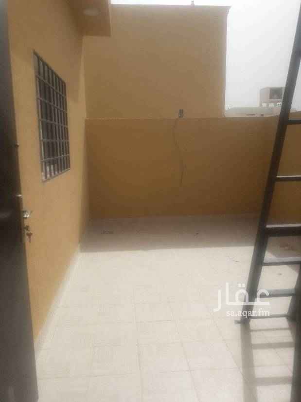 1553852 شقه جديده دور ثاني ٣ غرف وصاله وغرفة خادمه
٤دورات مياه وسطح مطبخ ومكيفات راكبه