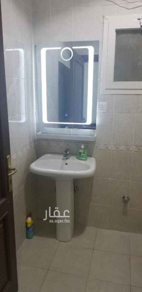 1695854 الشقة مؤثثة بالكامل موقعها خلف مطعم IM HUNGRY
وقريبة من تقاطع التحلية مع السبعين ومطعم مندي السدة وعزيز مول والبيك ماكدونالدز