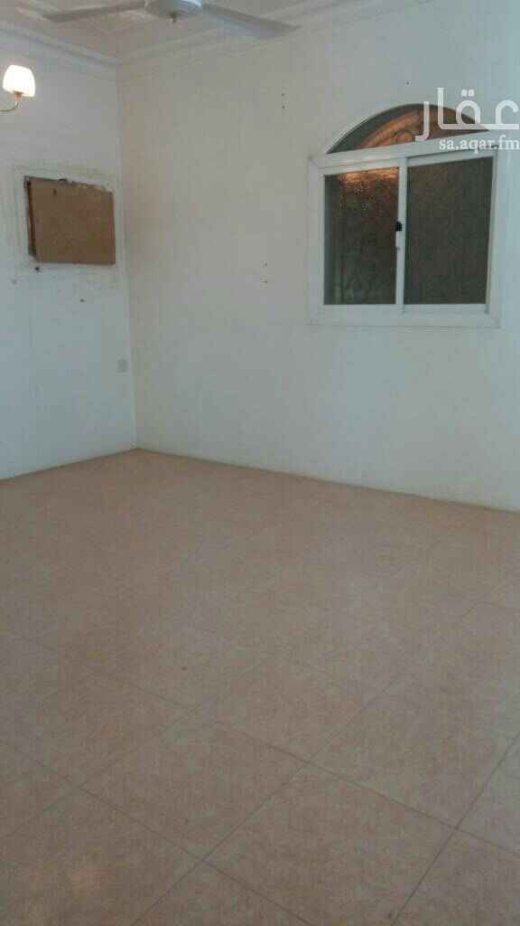 1545538 عوائل
ثلاث غرفه وصاله و دوراتن مياه ومطبخ
المطبخ والكيفات راكبه
حي الملك فيصل
شارع الامير سعود بن عبدالعزيز آل سعود الكبير