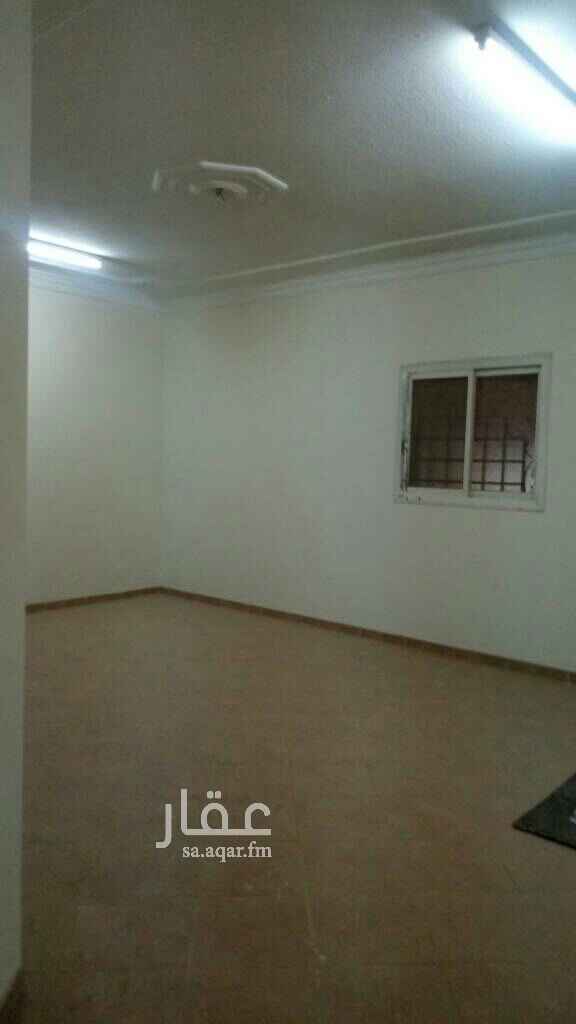 1545546 عوائل
ثلاث غرفه وصاله و دوراتن مياه ومطبخ
المطبخ والكيفات راكبه
حي الملك فيصل
شارع الامير سعود بن عبدالعزيز آل سعود الكبير