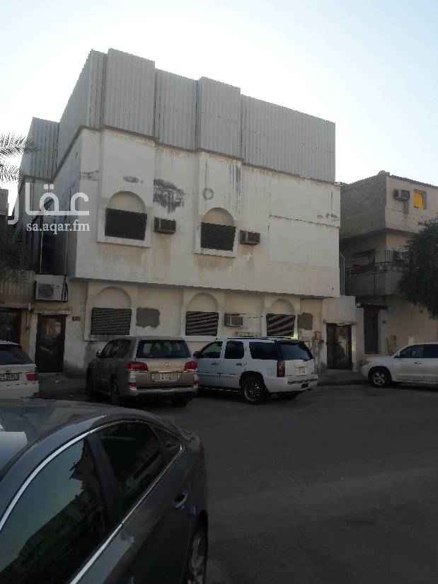 1497271 للبيع بيت سكني بالثقبه المساحه كامله ٣٢٥متر
بيت نظيف جدا يتكون من دورين الدوريتكون من ٧ غرف
واسع ونظيف جدأ غرف كبيره جدا الحاره ممتازه ونظيفه
ويوجد بها جميع الخدمات للمفاهمه 0530201977