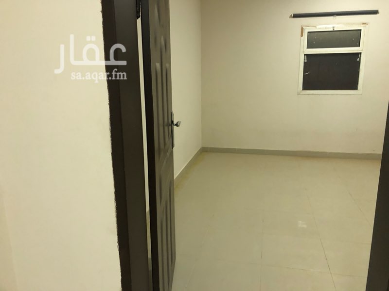 1685981 شقق عزاب للايجار بين مخرج ٦-٧ حي الوادي
مكونه من غرفه وصاله وحمام
مطبخ بالصاله
تظافه وهدوء
حارس دائم
مكيفات شباك راكبه
العقد الزامي لمده سنه الدفع شهري
الايجار شامل رسوم الماء
الكهرباء على المستأجر حسب الاستهلاك عداد قارئ
غير مفروشه