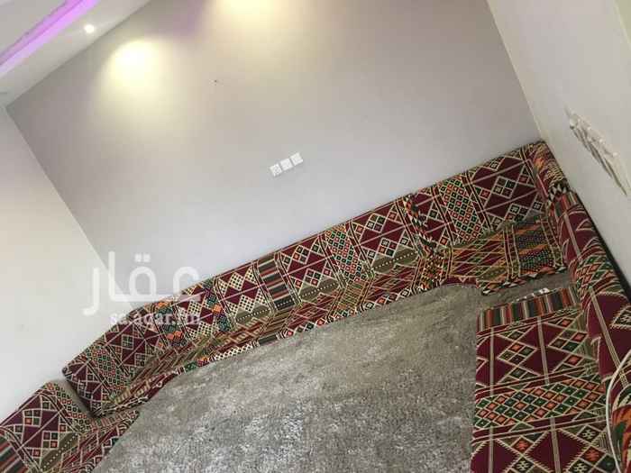 1708081 شقق عزاب. واسعه وشغل مرتب. وديكورات جبس. ومواقف امام كل شقة.
قريبه من الجامعه وحرس الحدود والدفاع المدني.
وجود مغسله ملابس ومحطة وبقاله ع بعد امتار قليله.