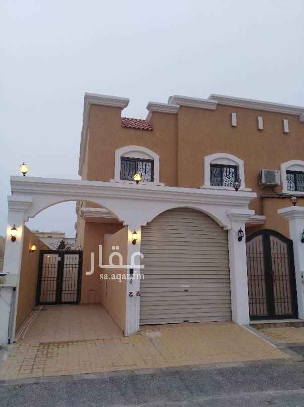 1465584 دوبلكس للايجار بحي النورس مكونات الدوبلكس (الدور الأرضي مجلس +مغلط + صاله + دورتين مياه ،،،،
الدور الأول، 3 غرف نوم + دورتين مياه واحده من الغرف ماستر
الدور الثاني، غرفتين نوم + دوره مياه + سطح