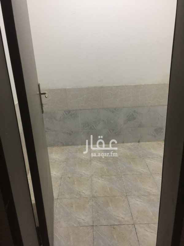 1542432 غرفه سائق معها حمام داخلي الايجار شامل الماء والكهرب يوجد تمديد اسبيلت تقع الغرفه في ڤله