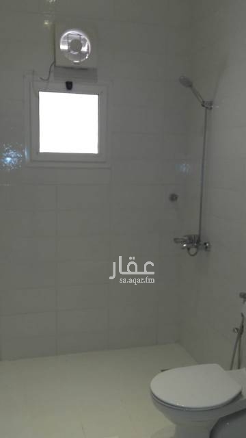 1477531 شقة دور ارضي مدخلين مجلس ومقلط وصاله ومطبخ وغرفة نوم ماستر وغرفة نوم ودورات مياه.