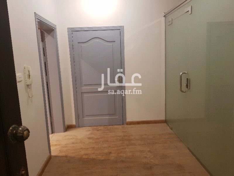 1557422 شقة اداري تجاري مكونه من غرفتين وصاله وبيت شعر على،شارع الامير سلطان