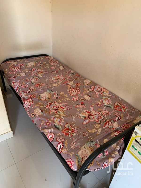 1567926 غرفة ساااااائق في فله خاصه مؤثثه مكيف سبيلت وسخان وسرير وثلاجة ويوجد بتوقاز لطبخ تفتح على الشارع مباشرة