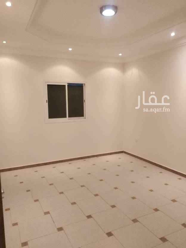 1646174 بسم الله الرحمن الرحيم
للإيجار شقة عوائل فاخرة بحى المروج
مكونه من غرفتين نوم وصالة وسيعه مطبخ مستقل 2دورة مياه
راكبه مكيفات سبليت جديده راكب مطبخ
موقع متميز جدا قريبه من طريق الإمام سعود وجميع الخدمات متوفرة بالجوار