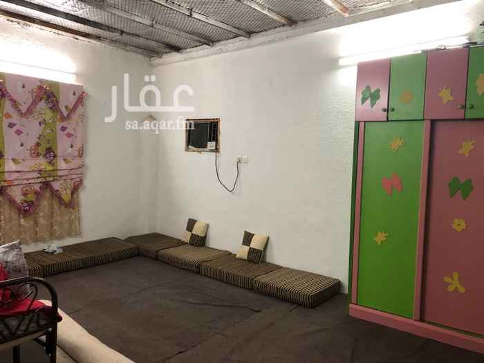 1248927 يقع في ابيار الماشي بين كليات الريان والمستشفى الجامعي على طريق الهجره يبعد 1/2 كيلو عن الخط السريع
(بصك شرعي )على شارعين غربي وجنوبي جاهزه مؤثثه بالكامل بها غرفة نوم وصالة (مجلس) ومطبخ وحمام وجلسه خارجيه وشجر ونخل وخزان