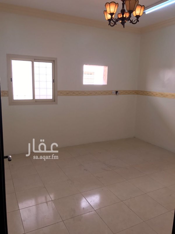 1646387 الايجار 14500 الف كل سته شهور شقه ارضيه للايجار بحي طيبه شارع عمر بن العاص بجوار الجامع والحديقه واسواق المزرعه
تتكون الشقه من مجلس رجال ودورات مياه ومقلط مع المدخل مستقله
وصاله ودورات مياه ومجلس نساء ومدخل مستقل للنساء ومطبخ راكب وكراج خاص
وغرفتين نوم واحده رئيسيه بدورات مياه خاصه