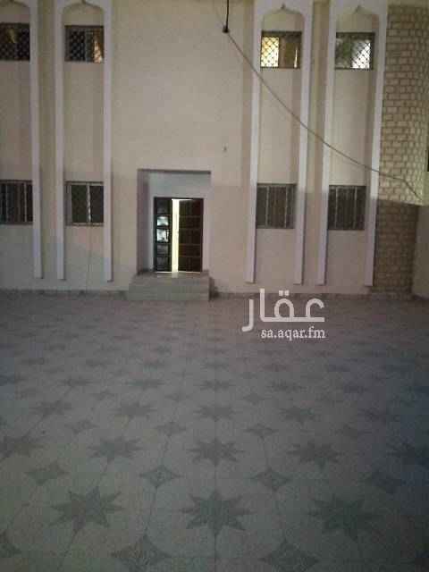 1458449 دور ارضي لإيجار بحي النهضه خمس غرف وصاله حوش كبير ودورتين مياه
والدور مرمم.