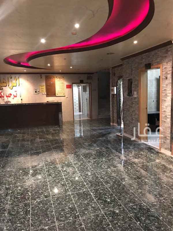 1549762 يوجد لدينا شقة مكونة من غرفة وحمام
للتواصل
0545756419