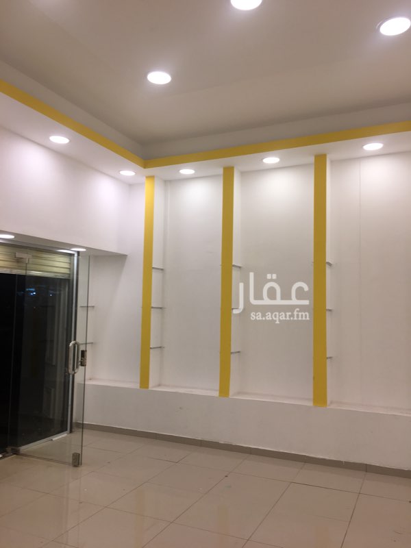 1163094 محلات للايجار في حي الدفاع شارع ام ثابت بنت جابر بجوار استوديو نورلايت يصلح بوفيه وجلسات او اي نشاط نسائي يوجد حمام داخل المحل