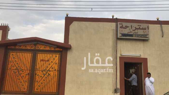 1700134 استراحة قسمين كل قسم مجلس ومقلط ومطبخ وحوش
مكتب وغرفة للحارس