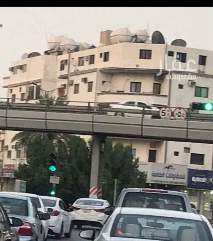 1622037 عمارتين متلاصقه عدد الشقق 24 شقه
مقابل مستشفى الشميسي قسم الطوارى
عمرها تقريبا 28 سنه
مساحه كل وحده 250م تفتح غرب وجنوب