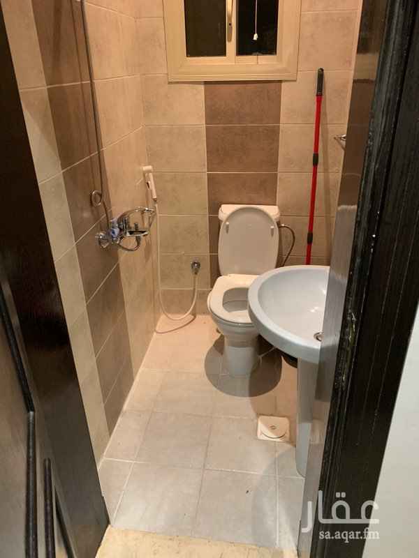 1757190 شارع الاستطلاع حي المهضة.
يوجد ٣ مكيفات راكبة بالشقة.
يوجد فرن راكب بالمطبخ.