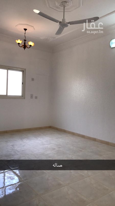 1699170 الدور ارضي مع حوش مدخلين مستقله وثلاث غرف (غرفة نوم رئيسية بحمامها)ومجلس ومقلط وصاله ومستودع خارجي وثلاث دورات مياه ومطبخ راكب
الشقه مجدده بالكامل