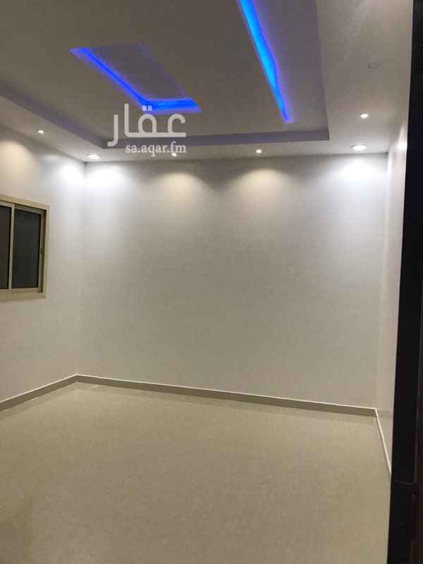 1762607 شقه ثلاث غرف وصاله مدخلين دور اول
مطلوب عرسان او عائله صغيره
شارع ٣٠