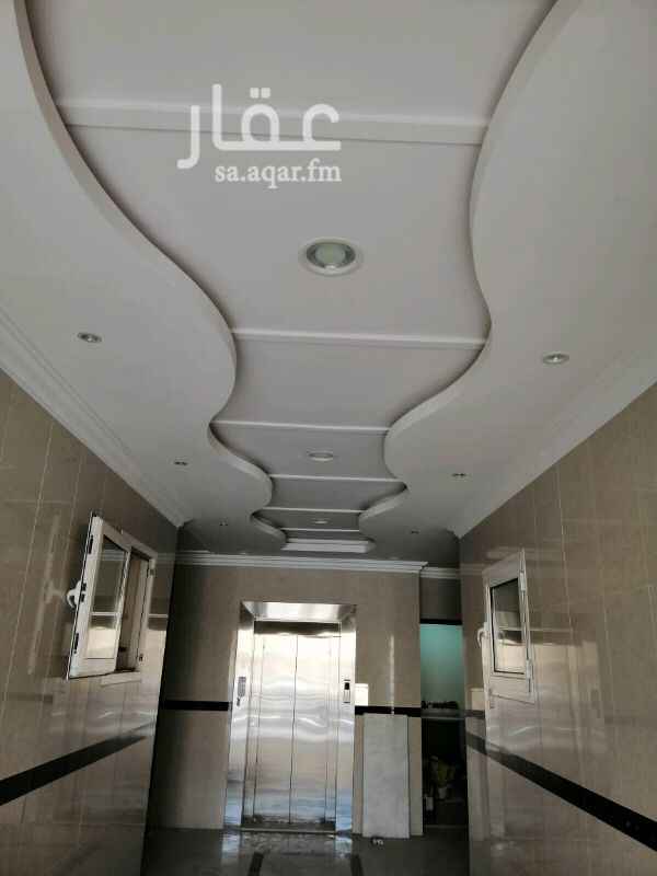 1648910 مكونه من ثلاث غرف وصاله وحمام ومطبخ مكيفات شباك واسبلت ممتازه خدمات متوفره حول العقار وبجانبك مسجد حول العقار عوائل حي اليرموك شارع الخفجي اول ساكن
