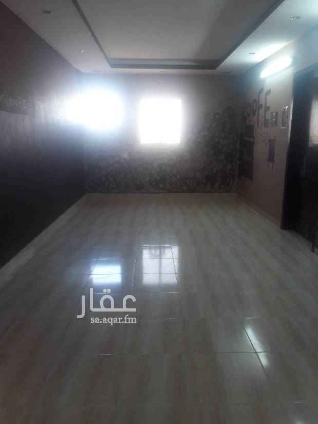 1762164 شقه تتكون من اربع غرف وصاله ودورتين مياه شهري او سنوي علا حسب رغبه الزبون .
