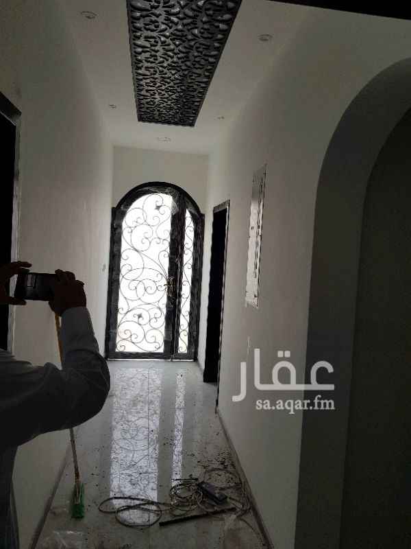 1295729 دور وثلاث شقق مساحة 400 متر تشطيب سوبر لوكس الشقق عباره عن ثلاث غرف مدخلين