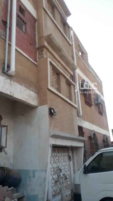 1762380 عماره بحي القيفه مبني منها 360 مم٢ وفي الخلف مساحة 900 مم٢ تصلح لعماره جديده بجوار مدرسة ابتدائيه والعماره مستاجره عمال تصلح استسمار