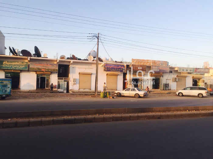 1301461 عمارة الدخل 200 الف سنوي من الايجار على شارع تجاري رئيسي
عبارة عن عمارتين ثنتين بجانب بعض بصك منفصل ايجارهم الشهري تقريبا ١٧ الف ولله الحمد
8 محلات تفتح على الشارع بأيجار ١٥٠٠ وباقي الغرف بالداخل مؤجره على عماله
العمر عقار اكثر من ٢٥ سنه
منطقة الجوف مدينة طبرجل