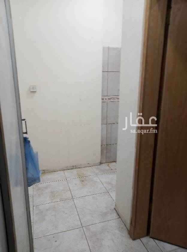 1604614 غرفة وحمام ومطبخ فاخره مكيف راكب يوجد مصعد ويوجد جميع الخدمات بجوار العماره ويوجد قبو للتواصل مصطفى سعيد 0546863989