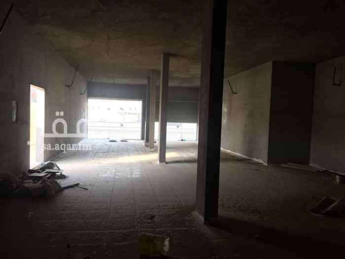 1638957 محل كبير فتحتين
ممكن استخدامه سوبر ماركة او مطبخ او محل ل السرميك
شارعين 52/25