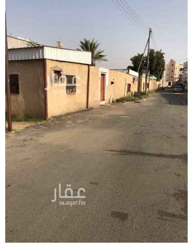 1703902 بيت للبيع على اربع شوراع بجوار مسجد الغامدي حي المعترض