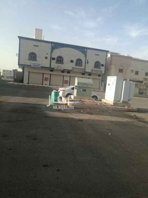 969541 عمار تجارية
شارع 40 جنوبي مع مواقف خدمة
يوجد 4 محلات و 4 شقق
كل شقة 4 غرف وصالة ومطبخ و3 دورات مياة
يقبل التأجر الشقق لوحدها او بالكامل
مطلوب 90 الف بالكامل قابل للتفاوض
الدخل العقاري
0547300070