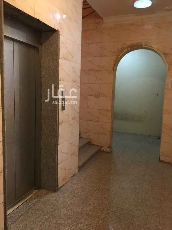 1376649 مكتب تجاري للإيجار
العنوان : حي العزيزية شارع الإمام البخاري
25 ألف ريال سعودي
عرض الشارع 40متر
سعر المتر
غير مرخص
المساحة 180 متر مربع
مكتب مكون من 4 غرف وصالة
ثلاث دورات مياه
مطبخ
مستودع
مصعد
ومواقف بدروم
امكانية وضع لوحة الشارع العام