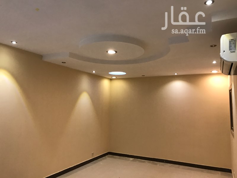 1702705 شقة فاخرة للإيجار في فيلا
عبارة عن
3 غرف نوم ومجلس وصالة ومطبخ ودورتين مياه وغرفة غسيل
بالإضافة الى مدخلين مستقلين مكيفات راكبة ومطبخ راكب ومع تمديد للغاز