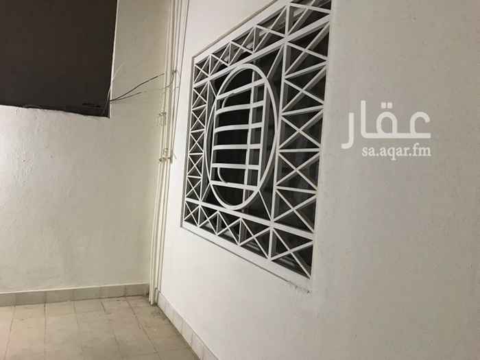 1438608 شقة للإيجار في بطحاء قريش ثلاث غرف ودورتين مياة ومطبخ مع سطح خاص في الدور الثالث خلف كتابة عدل